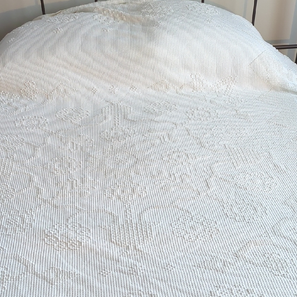 Hob Nail Chenille Bates George Washington Choice Bedspread.